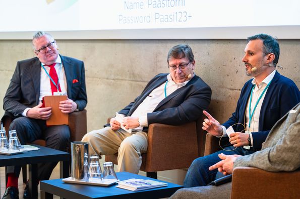 Moderator Jan Erola, Otto Görnemann (Sick AG) and Pierre Belingard (EUROGIP)  during panel discussion