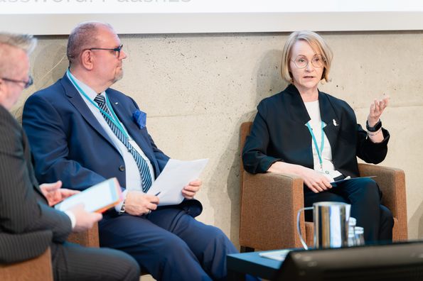 Esa Kivisoja Finnish Work Safety Association and Ewa Zielińska Polish Committee for Standardization (PKN) during panel discussion