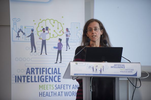 Agnes Delaborde gives a presentation on "Evaluation and certification for safer Artificial Intelligence"