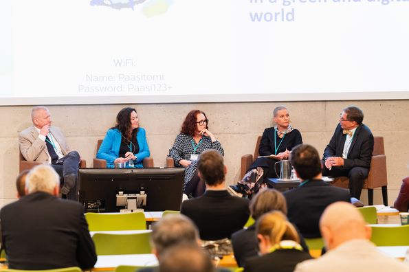 Panel discussion with Rafał Górny, CIOP-PIB (Poland), Ewelina Broda-Kaczmarek, German Social Accident Insurance Institution for the Raw Materials and Chemical Industry (BG RCI), Stéphanie Marsteau, INRS (France), Katja Tähtinen, Aalto University (Finland), Moderator Thomas Alexander (BAuA, Germany)